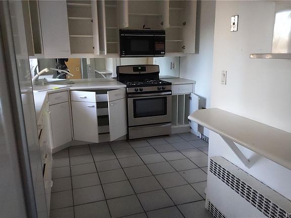 2nd image of 46 Diane Dr