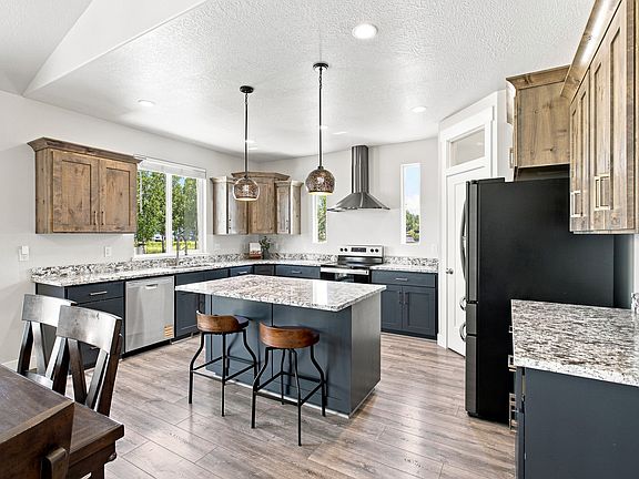3rd image of 244 N Maple Bend Dr