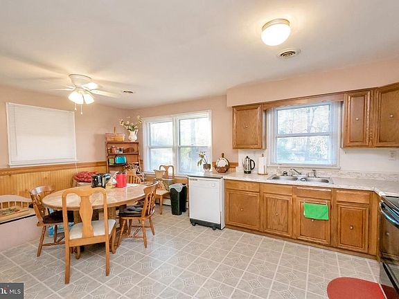 3rd image of 30 Byrds Ct