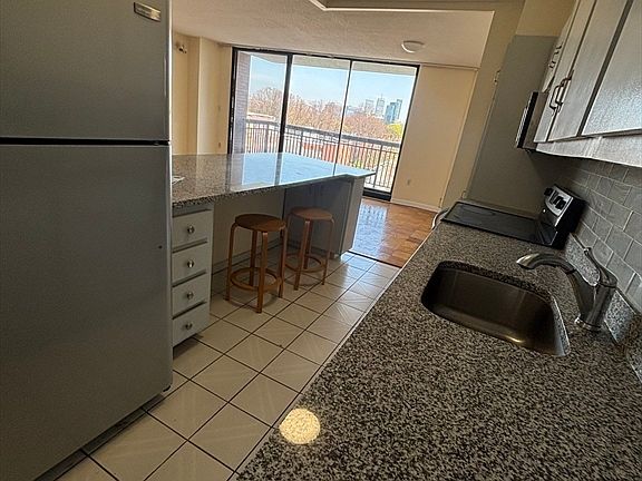 2nd image of 50 Longwood Ave APT 712
