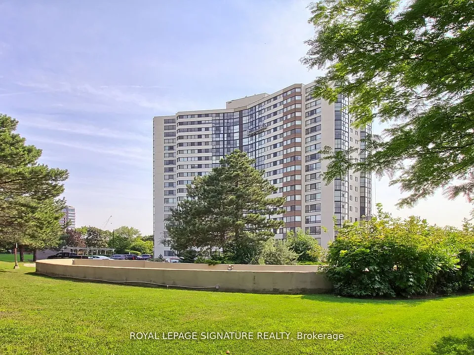 1360 Rathburn Rd E #502