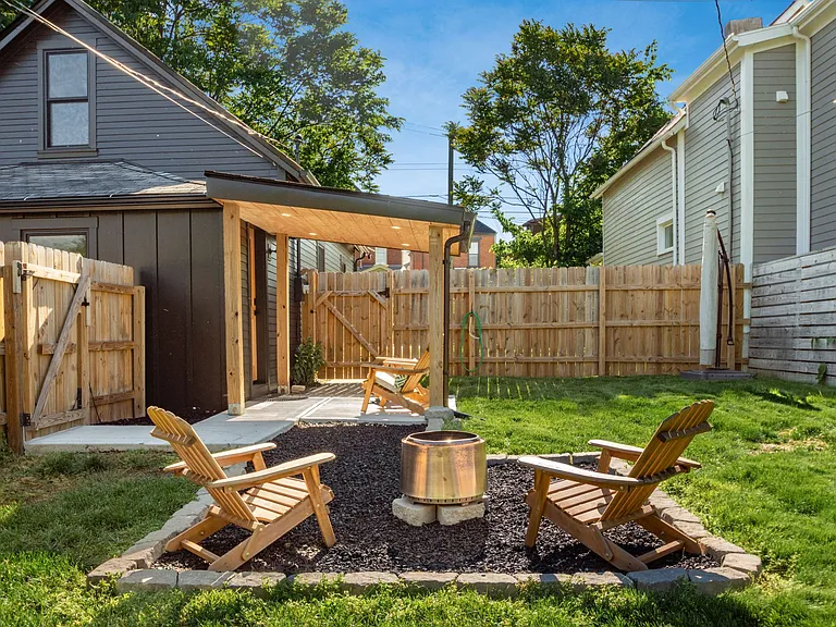 853 Summit St — Photo 28