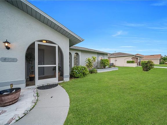 5th image of 4424 SW 13th AVE