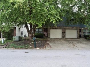 16 Clinton Hill Dr, Swansea, IL 62226