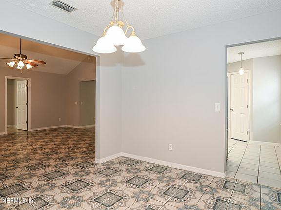 5th image of 7744 ROCKRIDGE Drive W