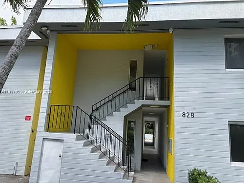 828 SW 20th Ave #1 Photo 1