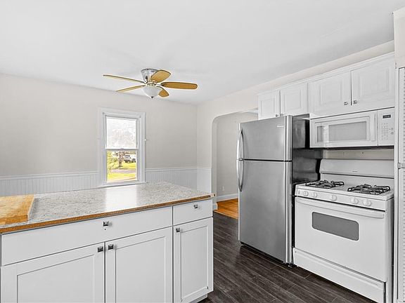 5th image of 8101 Kenwood Dr