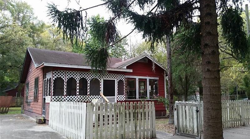 1st image of 305 E Amelia Ave