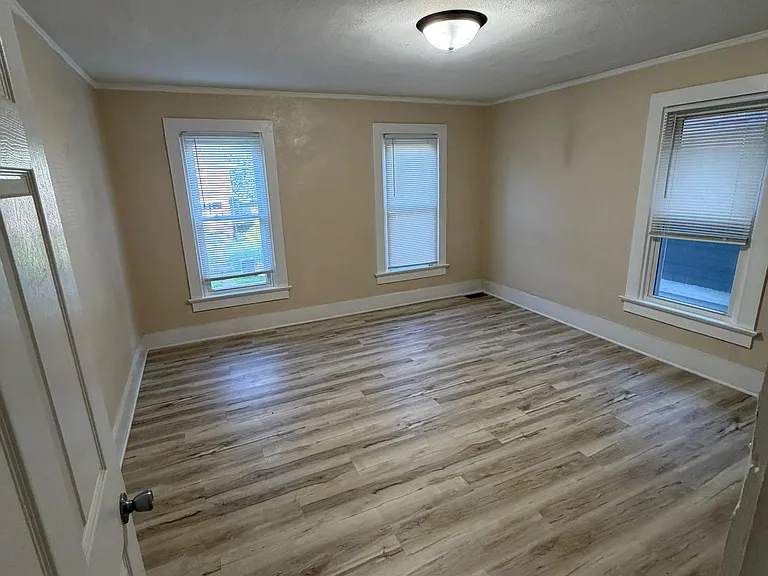 2414 S Wayne Ave — Photo 3