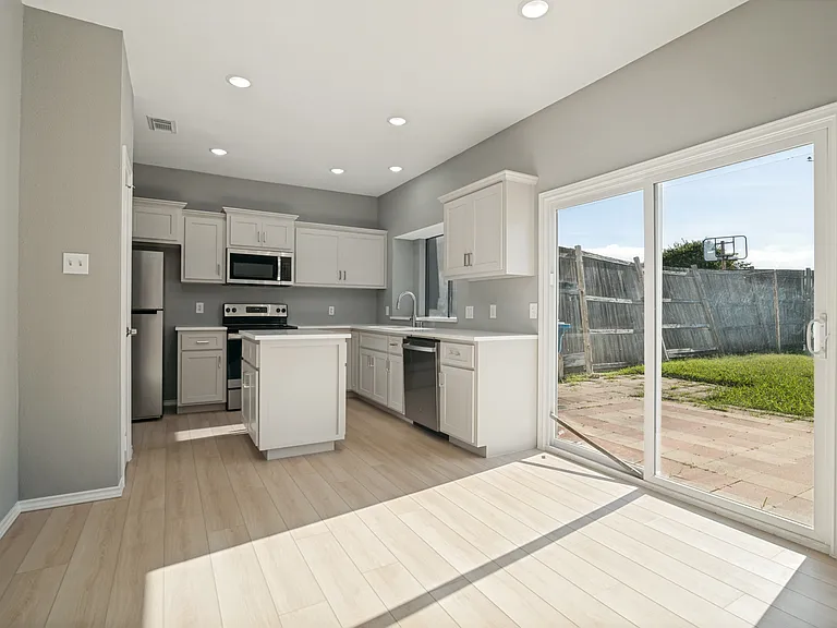 2700 Cornell Dr — Photo 8
