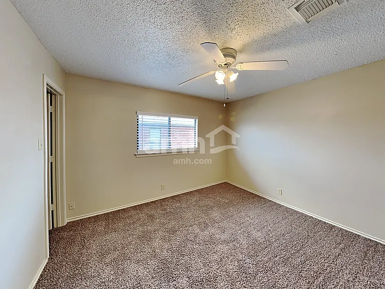 11234 Berkley Sq — Photo 19
