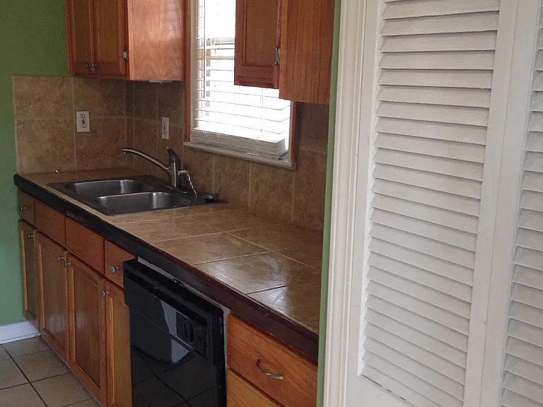 1572 Beatie Ave SW — Photo 5