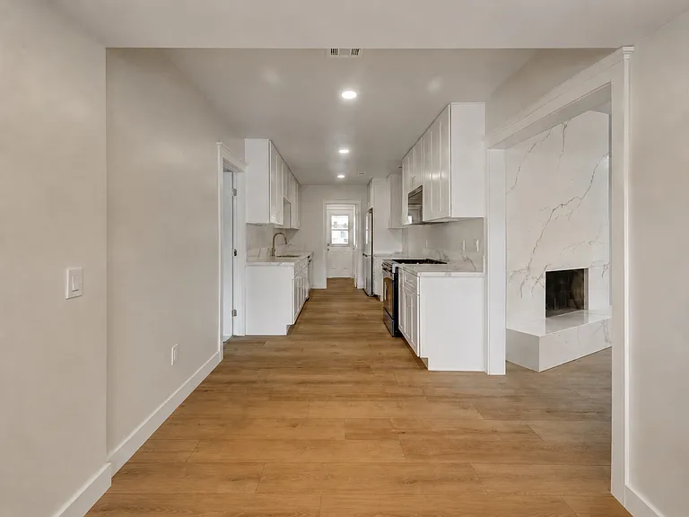 515 Crestview Dr — Photo 4