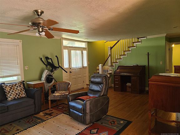3rd image of 729 Yale Dr