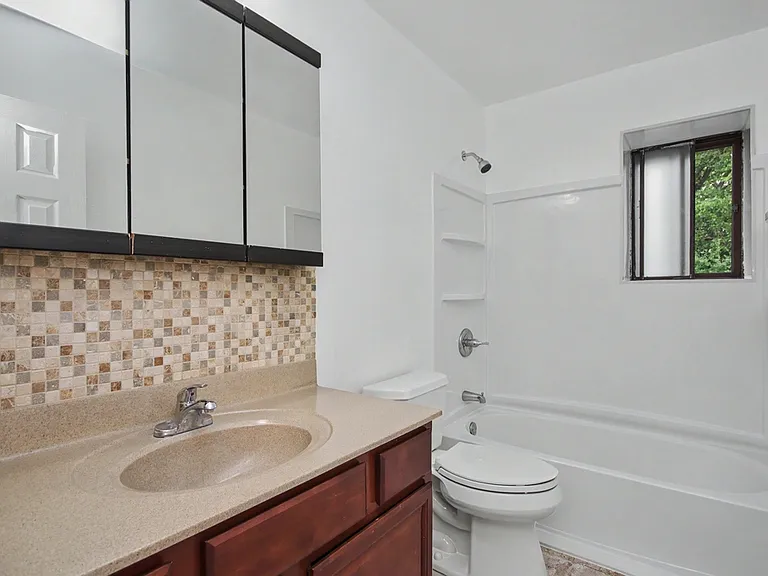 Fortune Rd — Photo 18