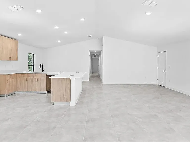 1660 Lizette St SE #1660 — Photo 5