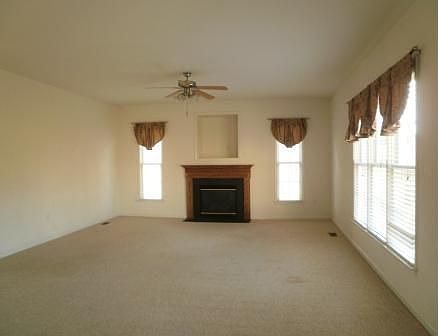 4th image of 11 Wild Rose Dr