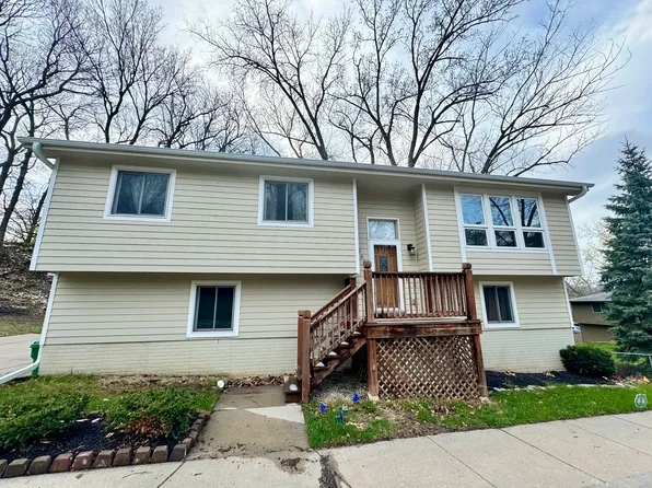 608 Laurel Dr, Bellevue, NE 68005