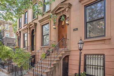 412 Sackett Street in Carroll Gardens