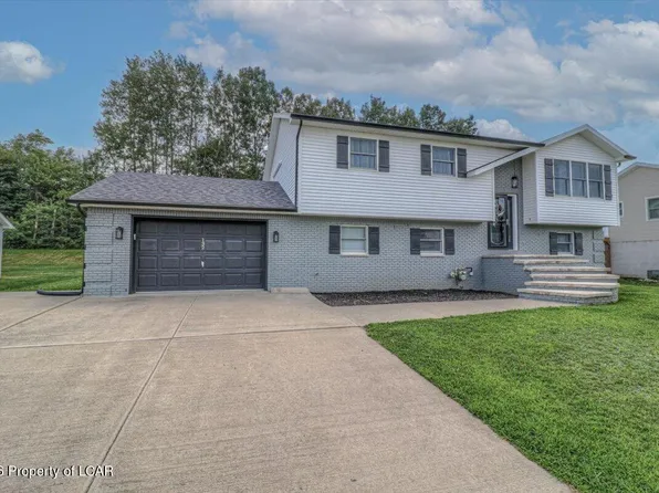 132 Northpoint Dr, Olyphant, PA 18447