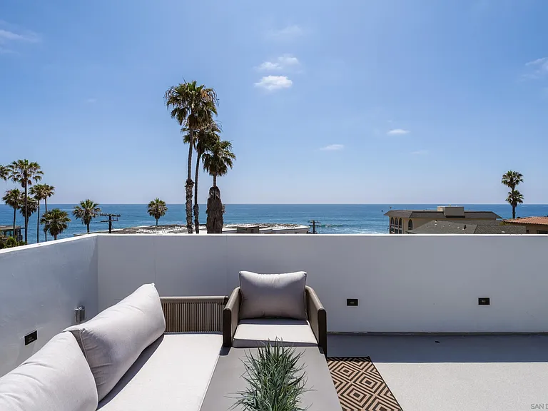 246 Playa Del Norte St — Photo 24