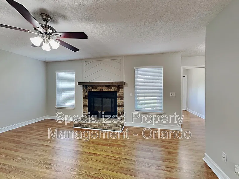 3 bed, 2.0 bath, 1266 sqft, $2,050 — Photo 2