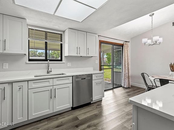 2nd image of 202 Avon Ct