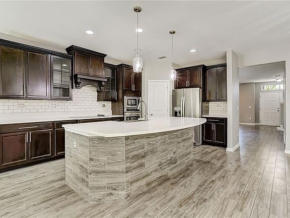 5th image of 97170 Harbor Concourse Cir