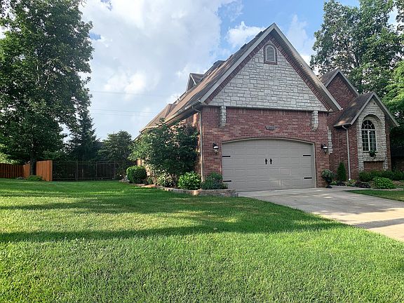 2nd image of 1006 W Cory St