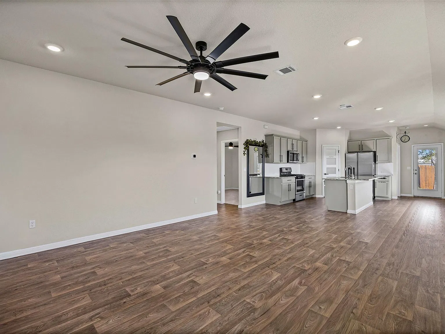 3 bed, 2.0 bath, 1535 sqft, $1,975 — Photo 4