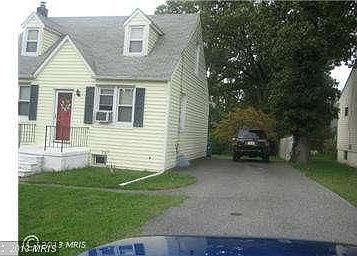 Exterior (Front) & Driveway
