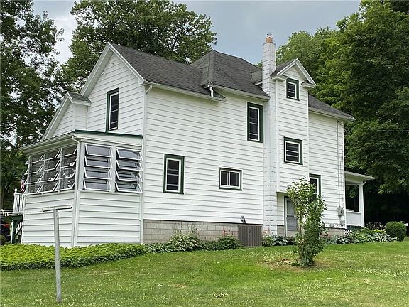 4th image of 160 Wyoming St