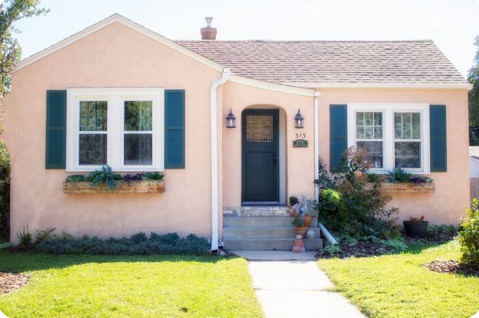 Spanish style stucco home, near McKennan Park, grocery stores and restaurants. Minutes from downtown in a quiet, family neighborhood.