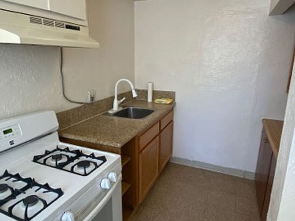 5th image of 2394 Mayfield Ave
