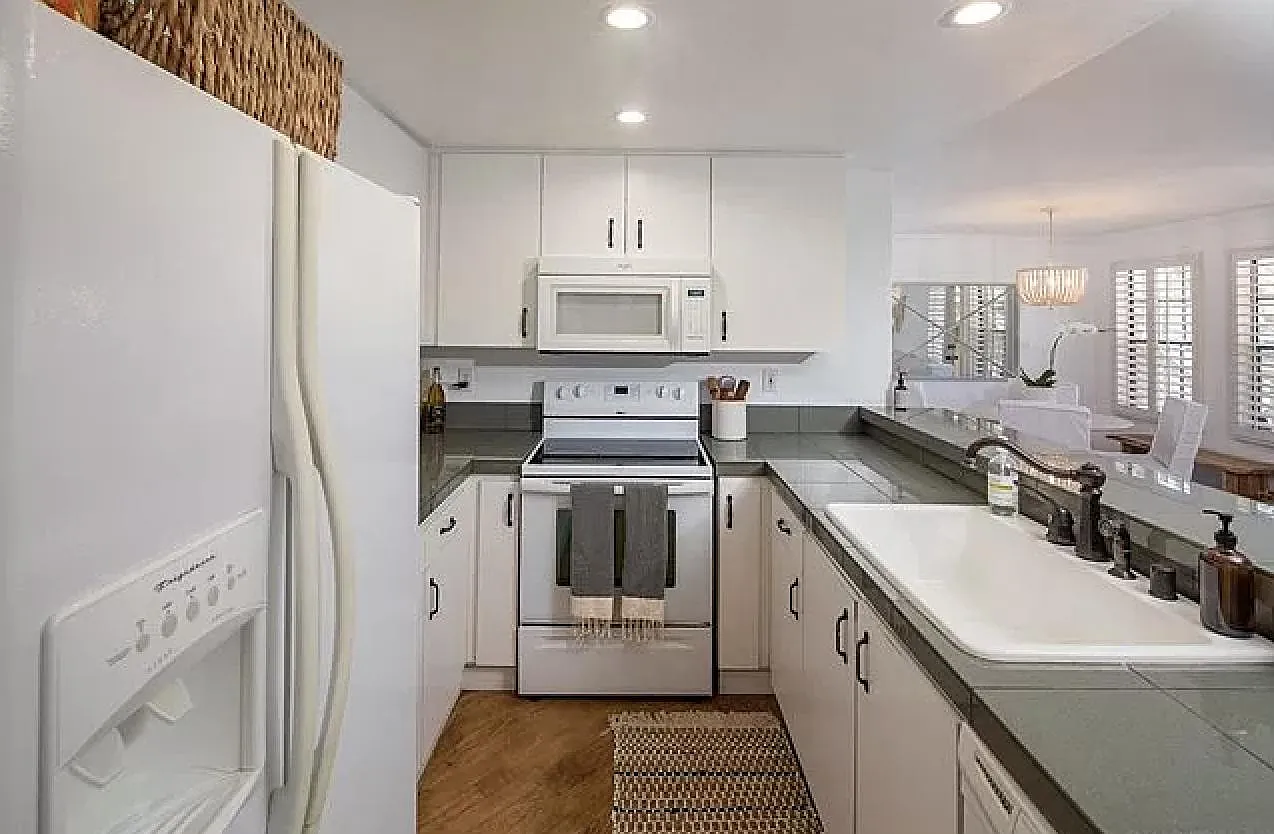 3961 Hortensia St — Photo 4