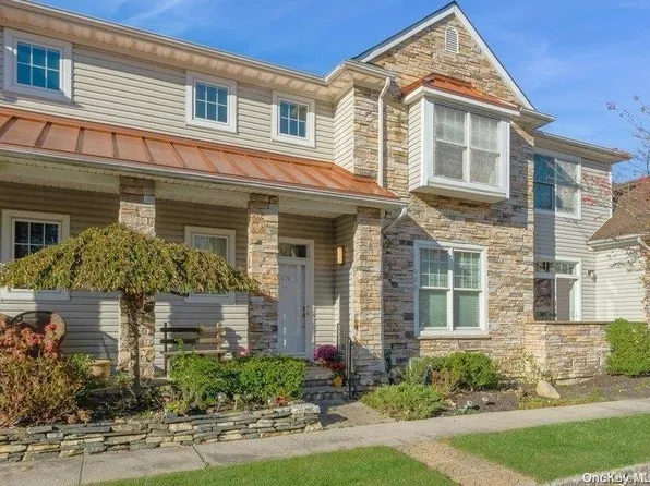 620 Village Green, Port Washington, NY 11050