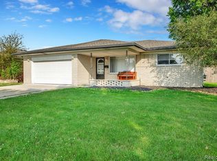 34486 Hawke Dr, Sterling Heights, MI 48310