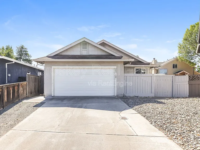 357 Hazelnut Ln — Photo 1