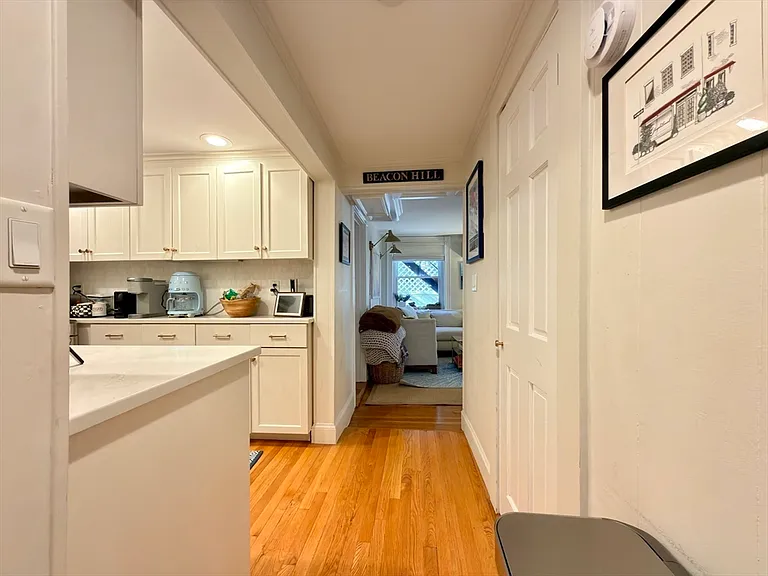 41 Pinckney St #B — Photo 16