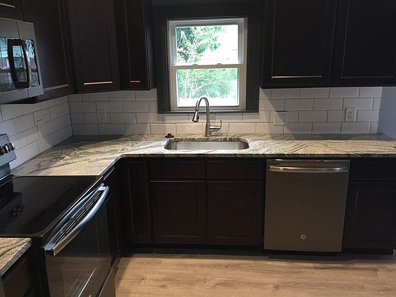 4th image of 2910 Vaughn St