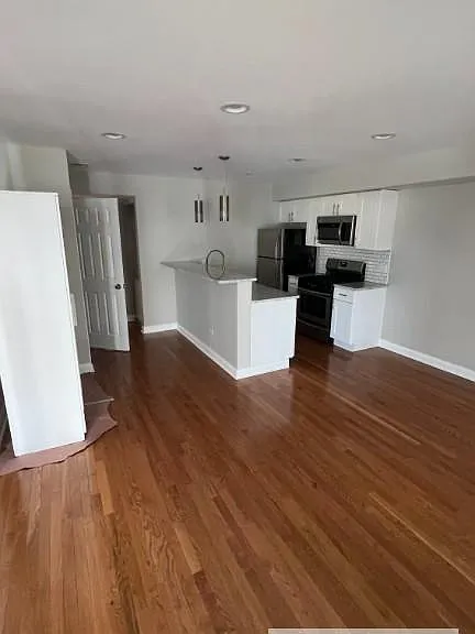 3627 W Oakdale Ave #2F — Photo 2
