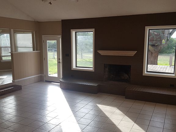 2nd image of 2212 Lakewood Trl