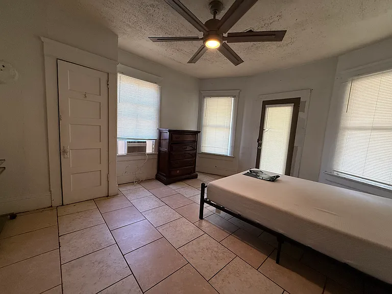1094 Larosa Ter SW #A — Photo 5