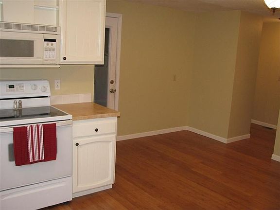 Kitchen w/New Bamboo Floors