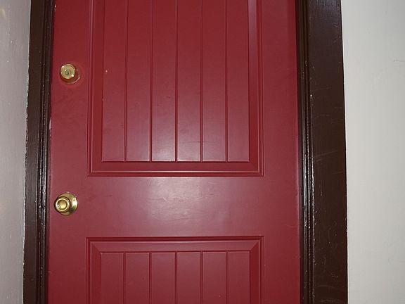 2nd image of 284 Ludington St