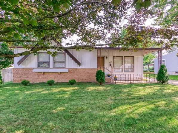 2286 Lynnwood Dr, Stow, OH 44224