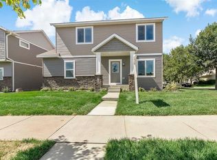 2768 Clover Ridge Dr, Chaska, MN 55318
