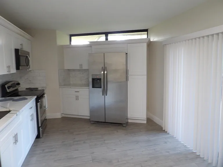 3845 Victoria Dr — Photo 13