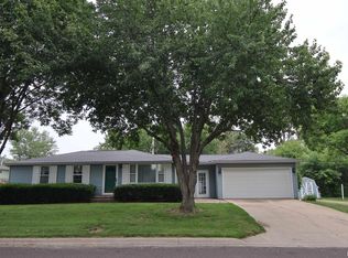 108 W Holly Dr, Washington, IL 61571