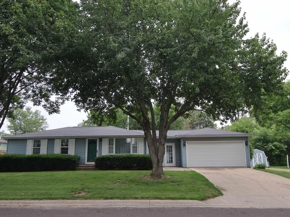 108 W Holly Dr, Washington, IL 61571